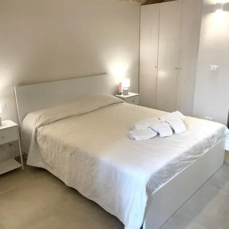Il Solleone Charming And Apartment